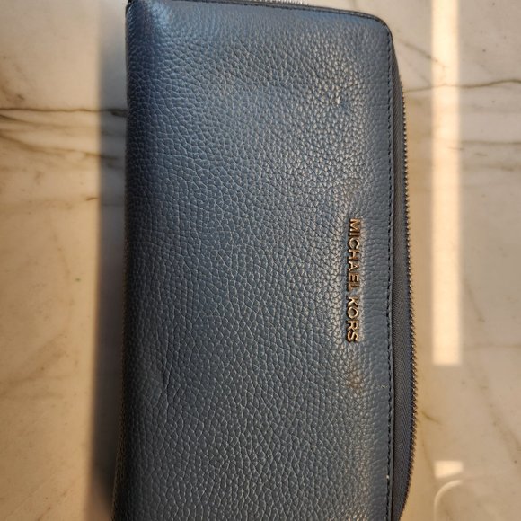 Michael Kors Mercer Travel Continental Wristlet - Picture 1 of 3
